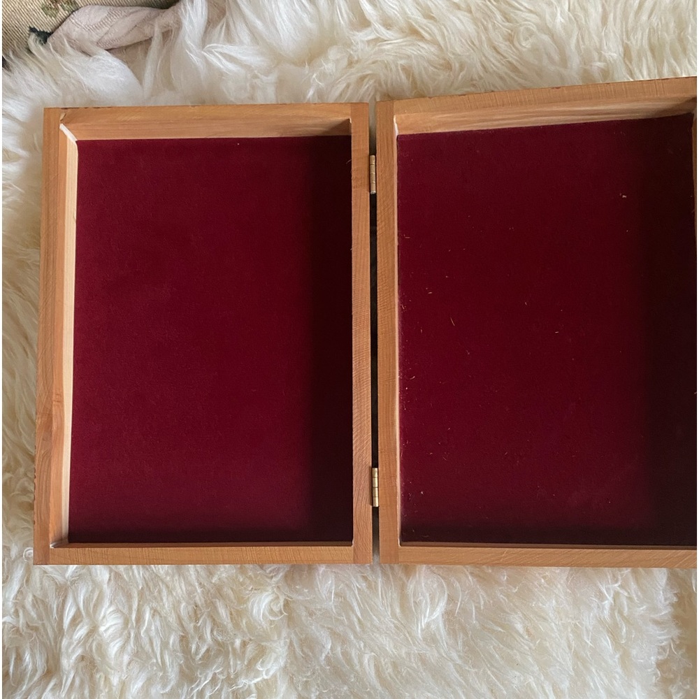 Cedar box with Maroon felt lining in excellent shape!  Psalm 23 on front cover